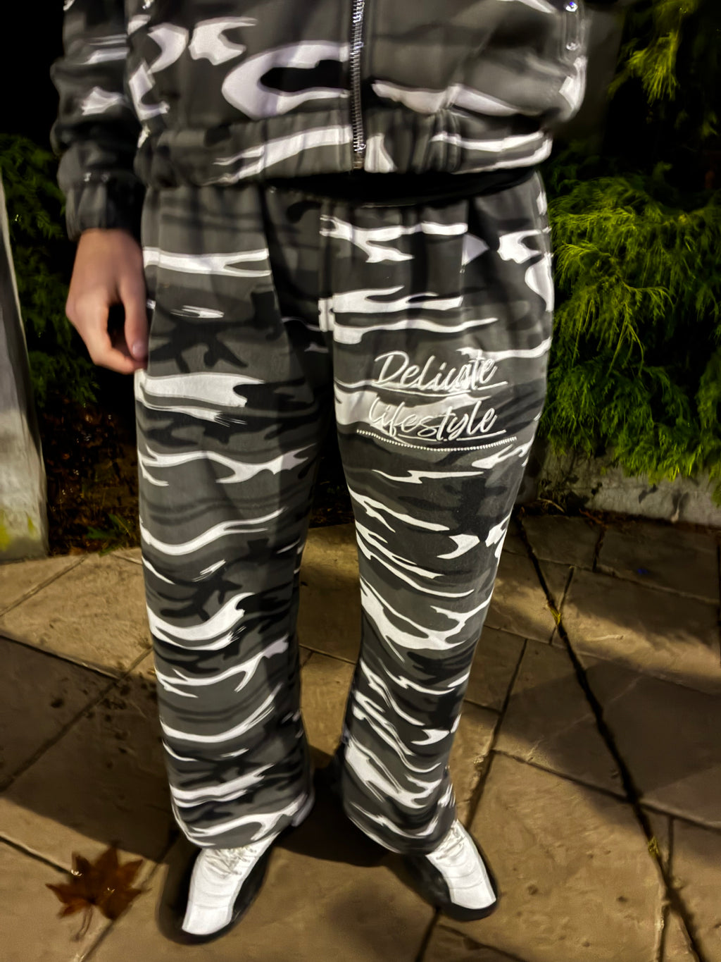 CAMO “CLOAK” SWEATPANTS (Black/Grey)